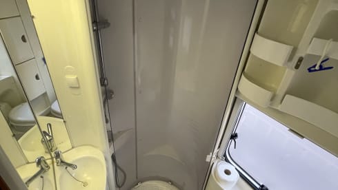 Sun traveller – Very neat and complete 6p Knaus alcove built in 2005 with air conditioning