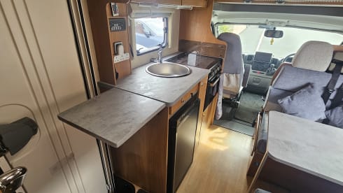 Sweeney – 5/6 berth Swift Escape 686