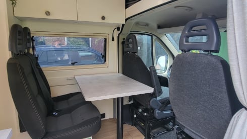 Pura Vida Van – 3-person bus camper built in 2023