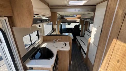Bruce – 6 berth 707 Auto Roller 2026