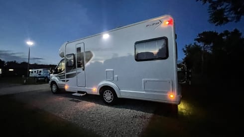 Luxury Motorhome 4-5 berth (2 lounges) lots of fun