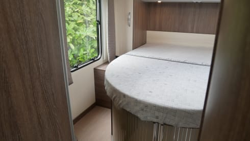 Bürstner Ixeo 734, Queen bed, Lift bed!!