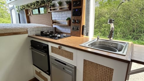 Annabel – Fabulous Off Grid Camper with Unique Design