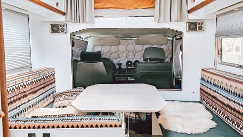 Foxie – 4p Mercedes-Benz alcove from 1979