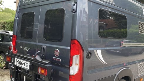 Bus camper PÖSSL, 2 length beds, 2 seats