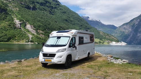 Weinsberg semi-integrated with 2 sleeping places