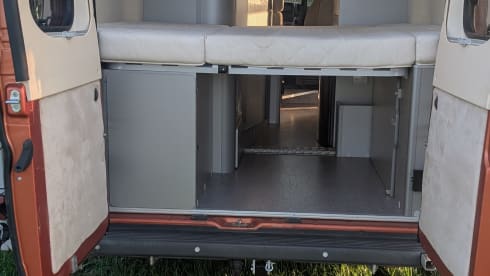 Adriaatje – Adria Mobil Wohnmobil für 2 Personen aus dem Jahr 2011