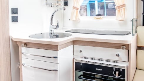 Sacha de-foof – 4 berth Rapido semi-integrated from 2017 55th special edition