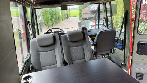 Harrie – Harrie - Fire brigade camper Mercedes 4-p