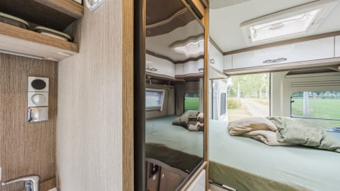 Joy – Beautiful 3p Pössl bus camper from 2020