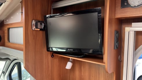 Sjors – Fiat Ducato Dethleffs Queens bed