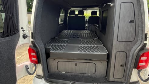 Wee Mags – Immaculate 4 berth 2017 VWT5 Camper