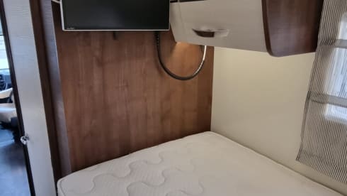 FORSTER 738 EB, 4 persons, garage and scooter included