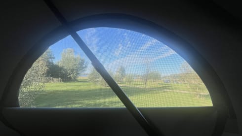 Mrs. Grey –  Volkswagen Westfalia camper (4 persoons)