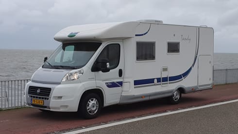 Louis  – Spacious 2 person Louis camper