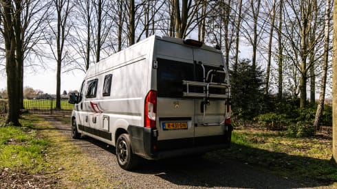 Jackie's hut – Beautiful Peugot Camperbus, 150 HP