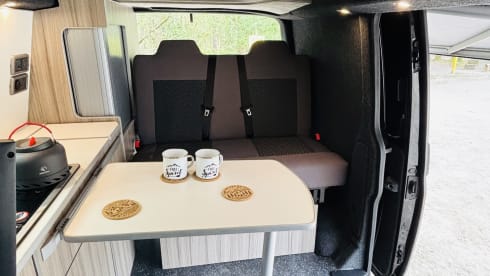 JETT  – VW T6.1 Highline Top Spec with California bed - INSURANCE INCLUDED