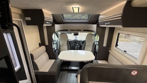 Charlie – High-Spec 5 berth Roller Team Motorhome - Free Wifi & Insurance - 2024