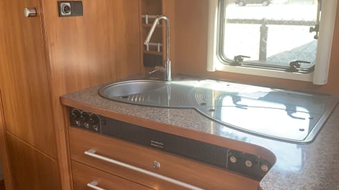 4p Dethleffs semi-integrated uit 2011