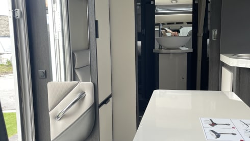 Feel Home on wheels – New and spacious Roller Team 2023 with central bed