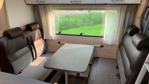 Sunny – Sunlight A70 alcove 6 person Automatic 150 HP built in 2018