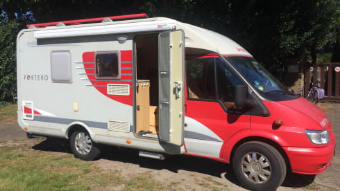 Beautiful compact Dethleff Fortero, red / light gray ..