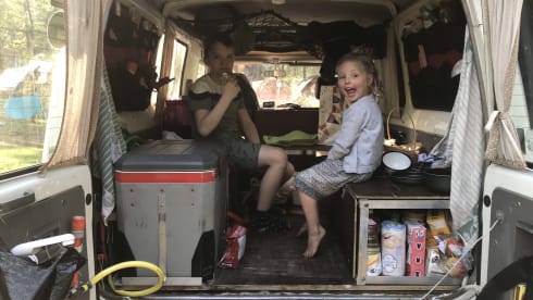 Unique camping cruiser 4x4 with roof tent