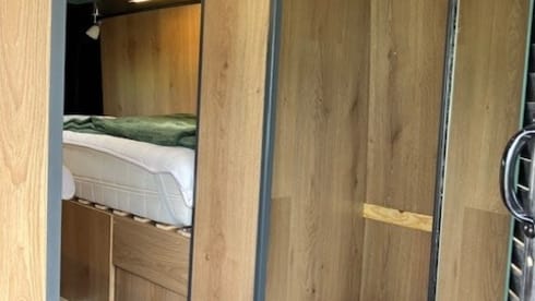 Heunie 1 – Beautiful camper van from 2017 with 2 lengthways beds