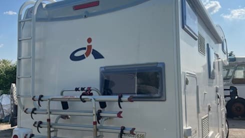 Caroline – Ready to Adventure - 6 Berth Motorhome Hire