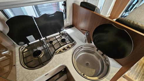 Bertha – Very Luxury, 2 or 4 person LMC semi-integral camper (automatic)