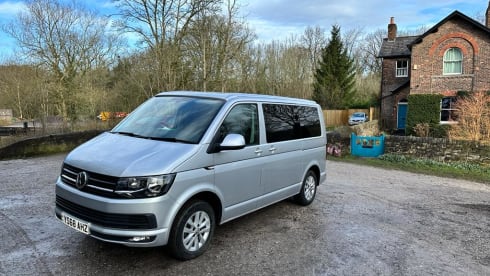 Joebow – 4 berth Volkswagen camper van 2018