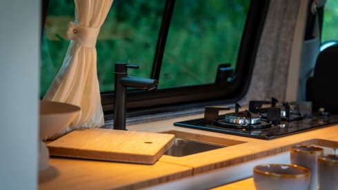 Two-toner  – Bakker Bus camper 2 pers. two-toner / off-grid