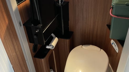 Bus camper Globecar 600L with length beds, for 2 people. Dog allowed.