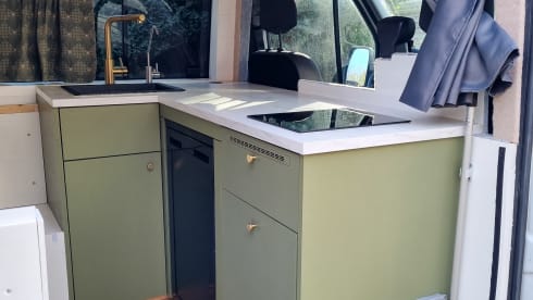 De EcoExpress – New: Luxury gas-free off-grid camper