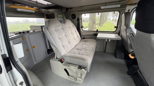 Onze kipnugget – 4-seater Ford bus from 1990