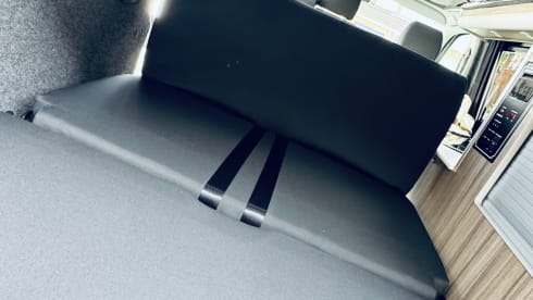Dougie – Beautiful converted VW T5.1 Transporter 4 berth