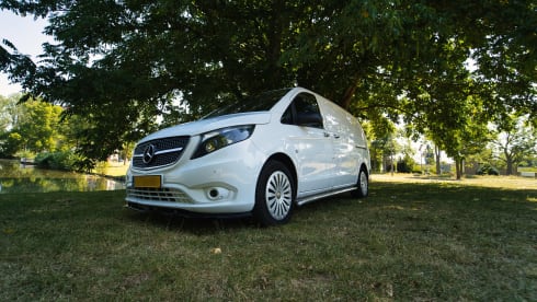Unhiked – Camper Mercedes-Vito con cambio automatico
