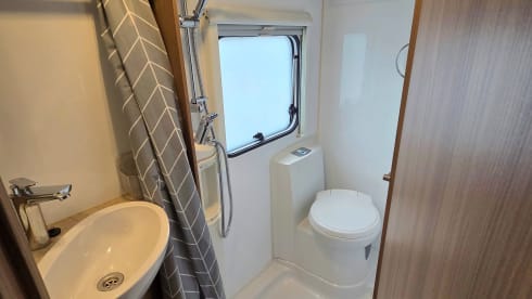 Hamish – Hamish – Accogliente e moderno camper a 4 posti letto situato a St Andrews, in Scozia.