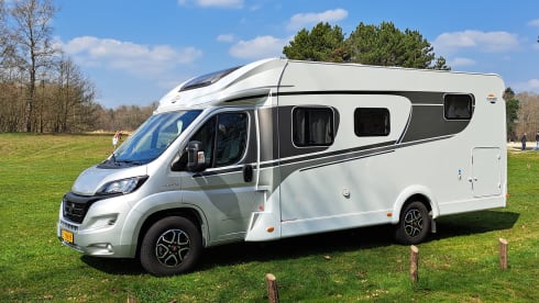 Wille – Automatic, Hymer Carado 4 person family camper, long beds! 