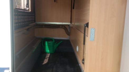 6 person family camper for rent xxl garage dinette bunk strong engine