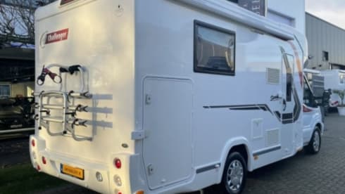 4p Challenger with queen-size bed, AIRCO and powerful 170 HP engine!
