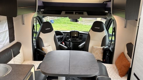 170 PK automaat – very nice, extra spacious, all seasons, 4p semi-integrated 2022, automatic