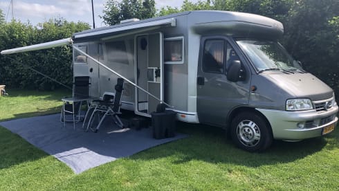 Zeer ruime nette camper – 4p Fiat semi-integrated from 2004