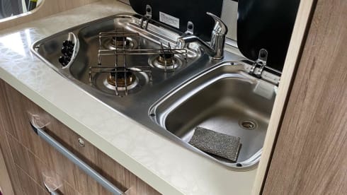 GLYNIS – HOBBY SIESTA DE LUXE A65GM 6 BERTH