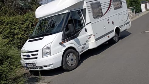 Rollcasa – Semi-integrated motorhome