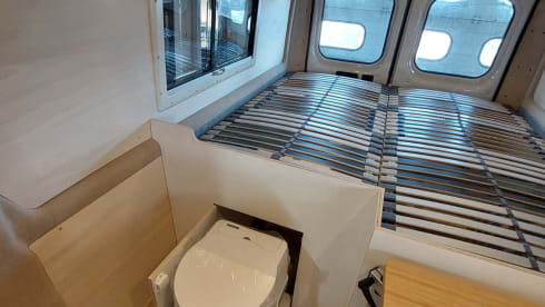 Koos – Large bed for the taller camper - Off-grid Fiat Ducato 
