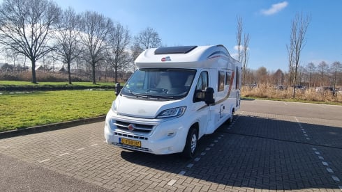 4p Bürstner camper 2016 KM FREE!