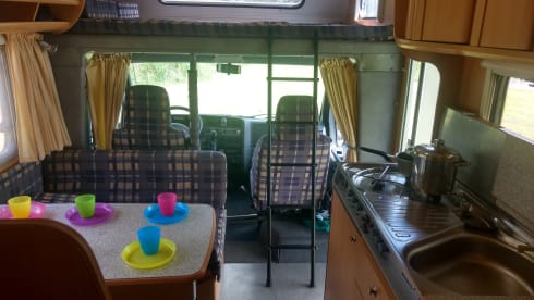6 person family camper for rent xxl garage dinette bunk strong engine