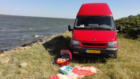 Het rode monster – Official Westfalia built-in, ideal small family camper 5p