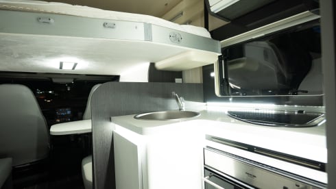 5 berth Ford roller team 685